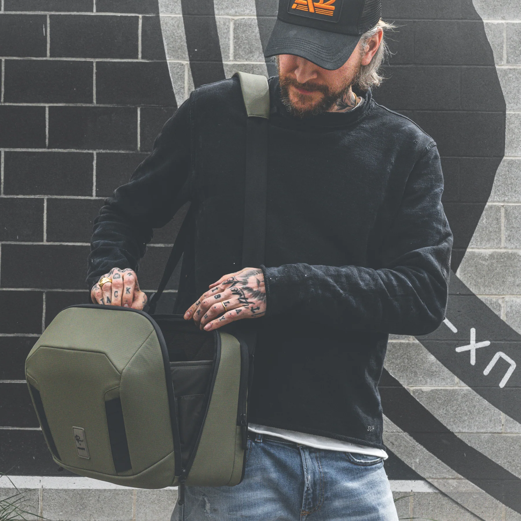 McKinnon Camera Messenger 13L - Image 12