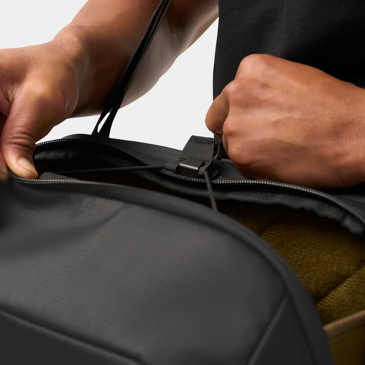 McKinnon Camera Messenger 13L - Image 20