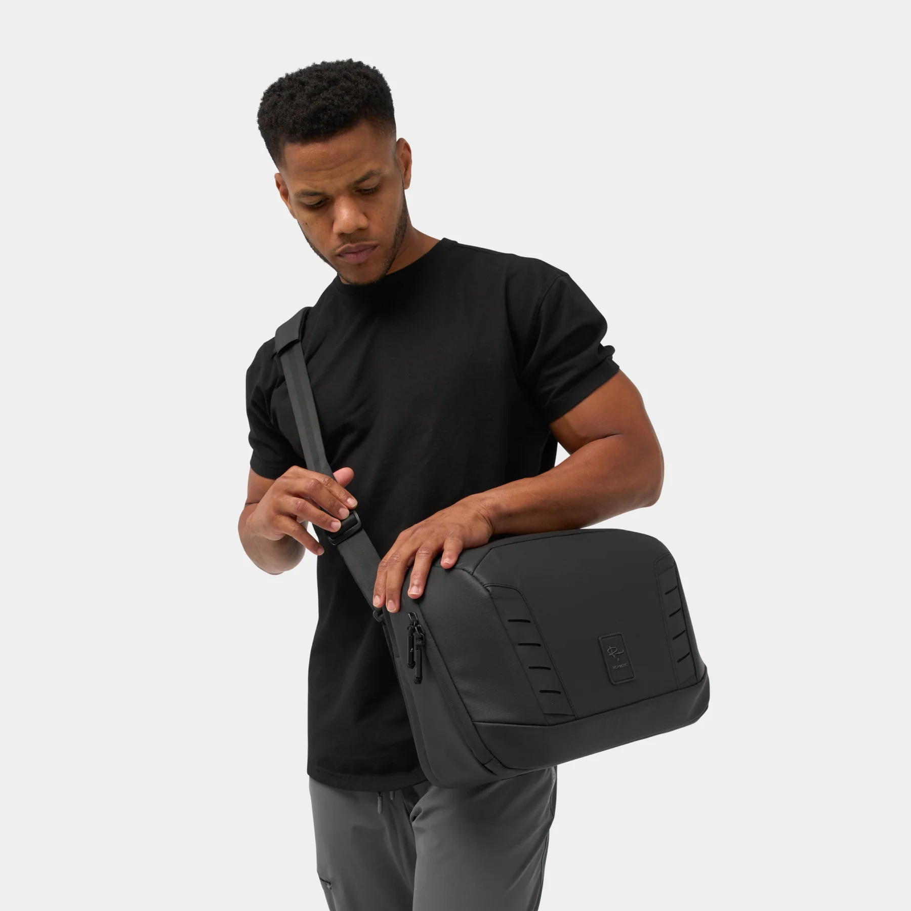 McKinnon Camera Messenger 13L - Image 21