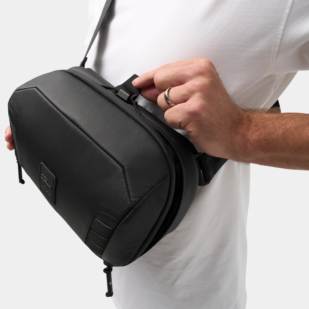 McKinnon Camera Sling 5L - Image 6